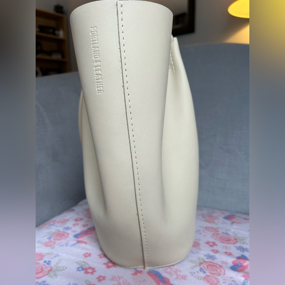 Portland leather large Devan in Bone - Picture 5 of 7